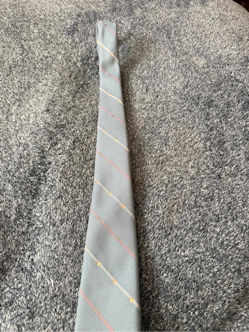 Southport Men's Gray Diagonal Stripe Tie with Red and white accents